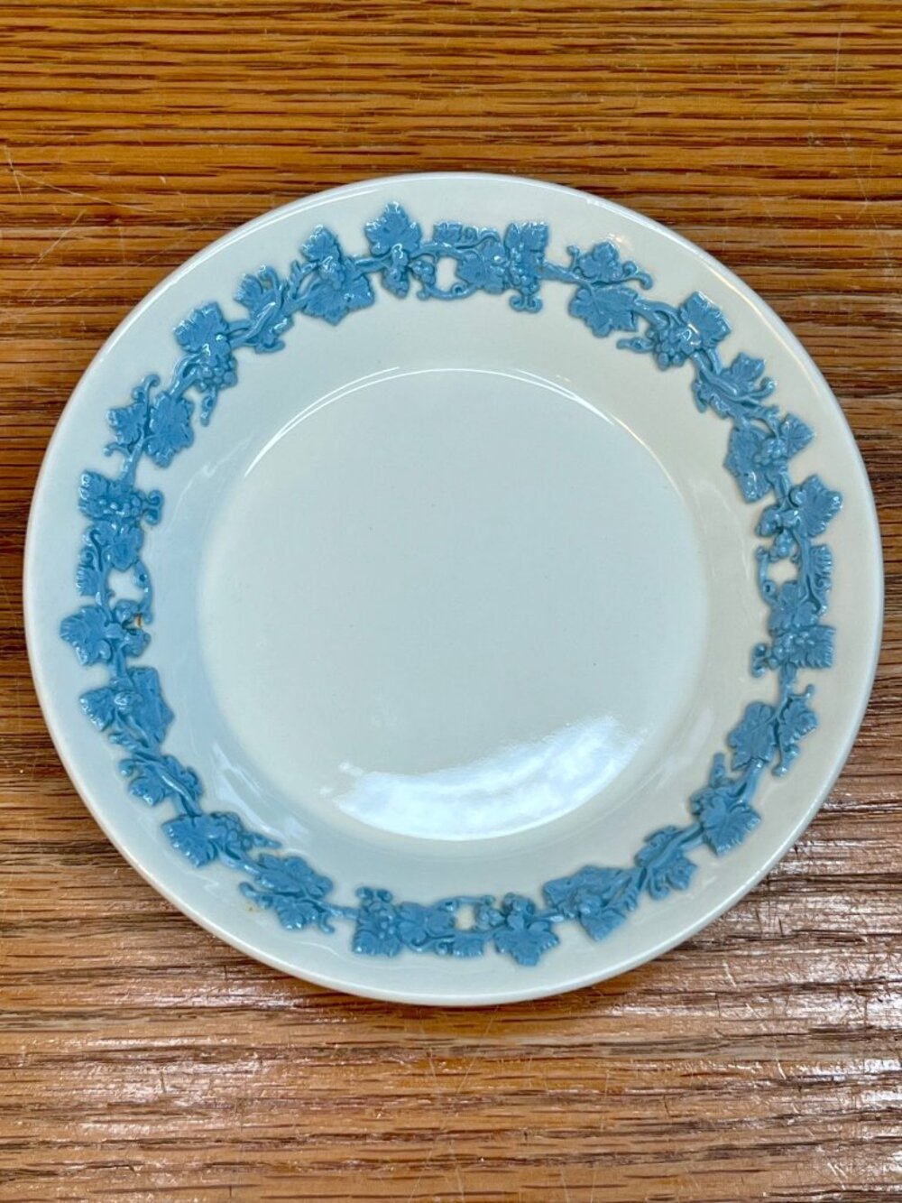 Set of 4 Wedgwood  Fruit Dessert Bowls 5" Lavender On Cream Plain Edge Embossed - Picture 15 of 16